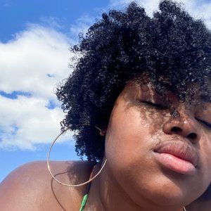 Meet your Posher, Stephany